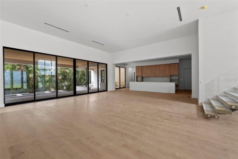 House in Tampa, Florida 5 bedrooms, 691.94 sq.m. № 1832898 - photo 3