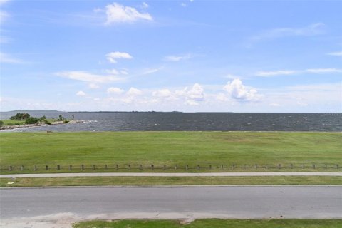 House in Tampa, Florida 5 bedrooms, 691.94 sq.m. № 1832898 - photo 28