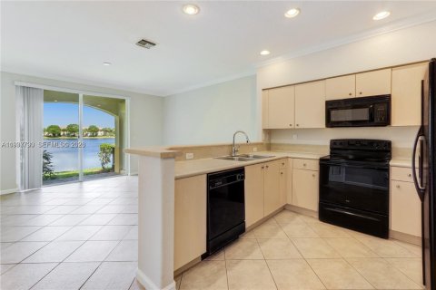 Townhouse in Miramar, Florida 3 bedrooms, 134.71 sq.m. № 1995790 - photo 4