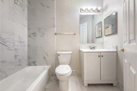 Townhouse in Miramar, Florida 3 bedrooms, 134.71 sq.m. № 1995790 - photo 20