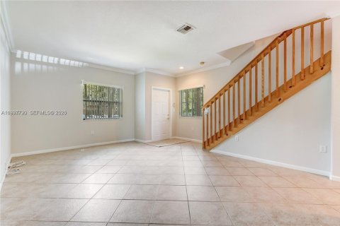 Townhouse in Miramar, Florida 3 bedrooms, 134.71 sq.m. № 1995790 - photo 3