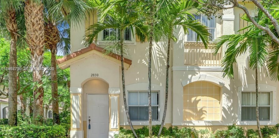 Townhouse in Miramar, Florida 3 bedrooms, 134.71 sq.m. № 1995790