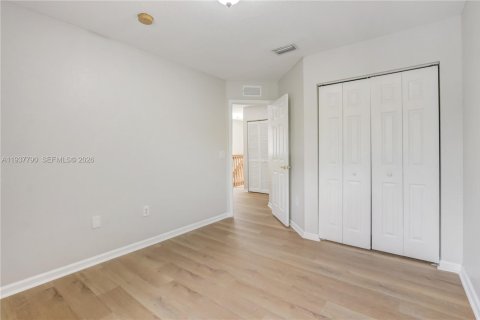 Townhouse in Miramar, Florida 3 bedrooms, 134.71 sq.m. № 1995790 - photo 19