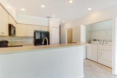 Townhouse in Miramar, Florida 3 bedrooms, 134.71 sq.m. № 1995790 - photo 6