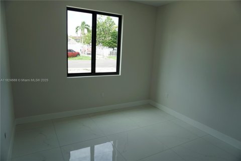Townhouse in Miami, Florida 3 bedrooms № 1790518 - photo 14