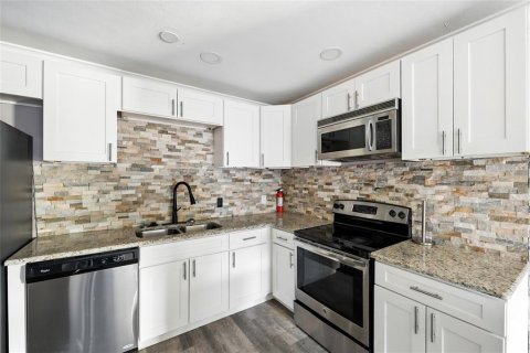 House in Orlando, Florida 3 bedrooms, 129.51 sq.m. № 1915321 - photo 7