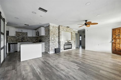 House in Orlando, Florida 3 bedrooms, 129.51 sq.m. № 1915321 - photo 4