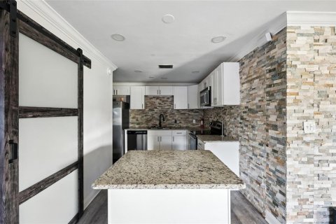 House in Orlando, Florida 3 bedrooms, 129.51 sq.m. № 1915321 - photo 6