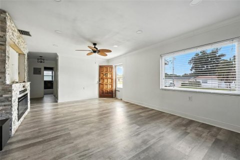 House in Orlando, Florida 3 bedrooms, 129.51 sq.m. № 1915321 - photo 3