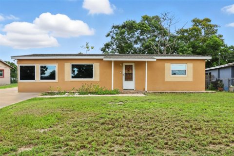 House in Orlando, Florida 3 bedrooms, 129.51 sq.m. № 1915321 - photo 1