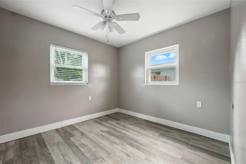 House in Orlando, Florida 3 bedrooms, 129.51 sq.m. № 1915321 - photo 15