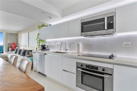 Condo in Miami Beach, Florida, 1 bedroom  № 2009723 - photo 19