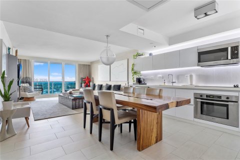 Condo in Miami Beach, Florida, 1 bedroom  № 2009723 - photo 18
