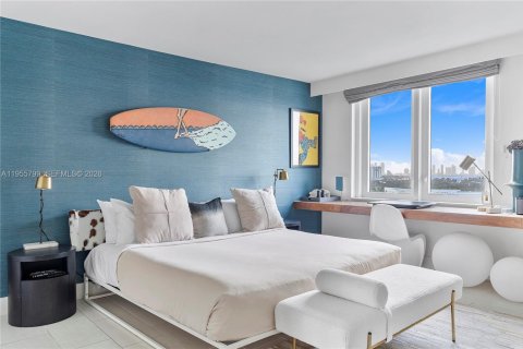 Condo in Miami Beach, Florida, 1 bedroom  № 2009723 - photo 21