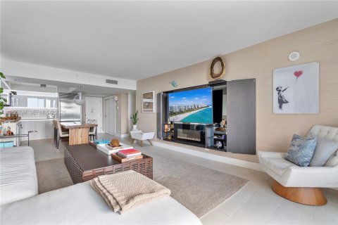 Condo in Miami Beach, Florida, 1 bedroom  № 2009723 - photo 9