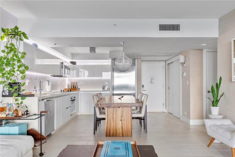 Condo in Miami Beach, Florida, 1 bedroom  № 2009723 - photo 11