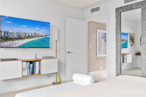 Condo in Miami Beach, Florida, 1 bedroom  № 2009723 - photo 25