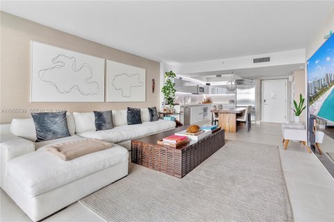 Condo in Miami Beach, Florida, 1 bedroom  № 2009723 - photo 8