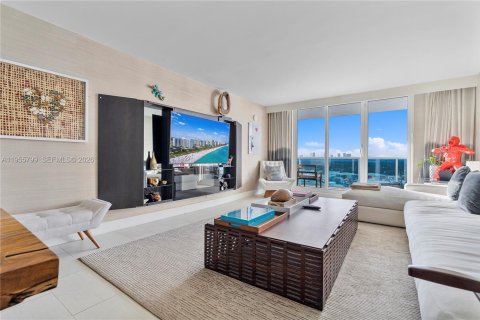 Condo in Miami Beach, Florida, 1 bedroom  № 2009723 - photo 3