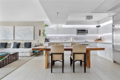 Condo in Miami Beach, Florida, 1 bedroom  № 2009723 - photo 14