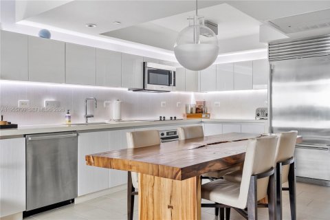 Condo in Miami Beach, Florida, 1 bedroom  № 2009723 - photo 13