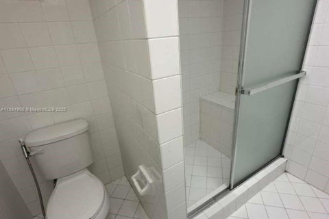 Condominio en alquiler en Hialeah Gardens, Florida, 2 dormitorios, 89.19 m2 № 1930564 - foto 13