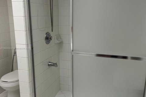 Condominio en alquiler en Hialeah Gardens, Florida, 2 dormitorios, 89.19 m2 № 1930564 - foto 15