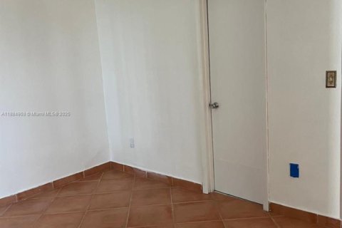 Condominio en alquiler en Hialeah Gardens, Florida, 2 dormitorios, 89.19 m2 № 1930564 - foto 22