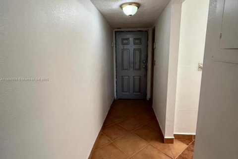 Condominio en alquiler en Hialeah Gardens, Florida, 2 dormitorios, 89.19 m2 № 1930564 - foto 19