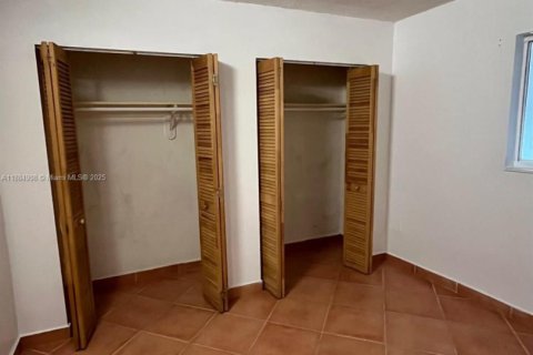 Condominio en alquiler en Hialeah Gardens, Florida, 2 dormitorios, 89.19 m2 № 1930564 - foto 8