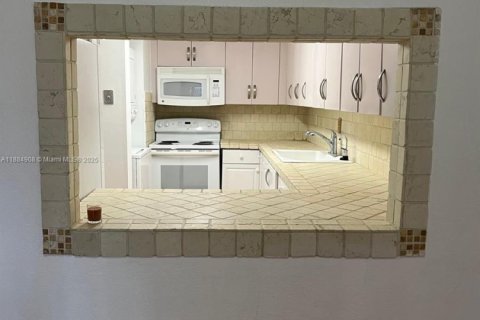 Condominio en alquiler en Hialeah Gardens, Florida, 2 dormitorios, 89.19 m2 № 1930564 - foto 4