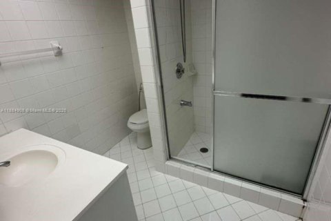 Condominio en alquiler en Hialeah Gardens, Florida, 2 dormitorios, 89.19 m2 № 1930564 - foto 12