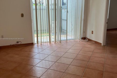 Condominio en alquiler en Hialeah Gardens, Florida, 2 dormitorios, 89.19 m2 № 1930564 - foto 6