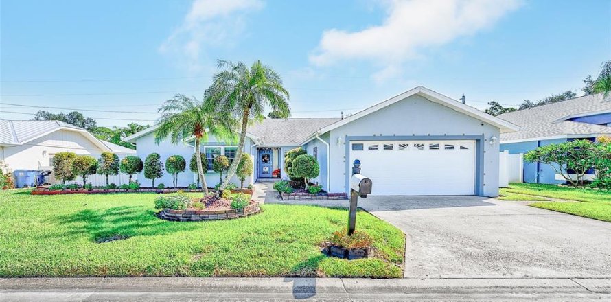 Villa ou maison à Saint Petersburg, Floride 3 chambres, 151.06 m2 № 2419922