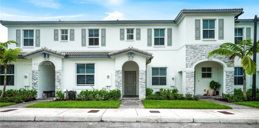 Adosado en Homestead, Florida 3 dormitorios, 123.37 m2 № 1980830