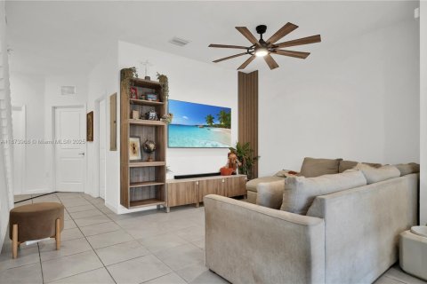 Adosado en venta en Homestead, Florida, 3 dormitorios, 123.37 m2 № 1980830 - foto 6