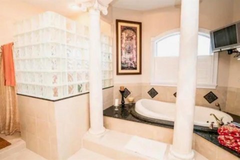 House in Thonotosassa, Florida 6 bedrooms, 979.28 sq.m. № 2102956 - photo 23