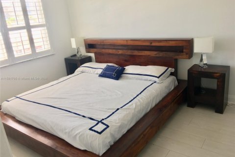 Condo in Miami Beach, Florida, 1 bedroom № 1959759 - photo 10