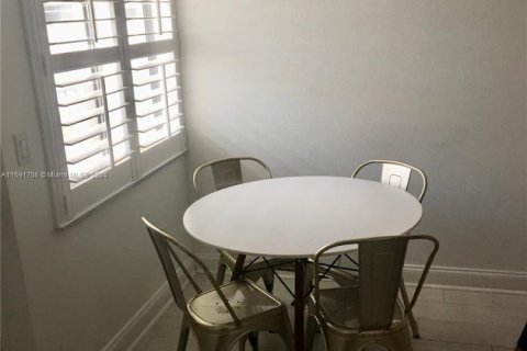 Condo in Miami Beach, Florida, 1 bedroom № 1959759 - photo 21