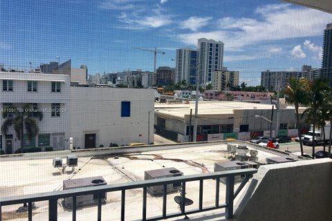 Condo in Miami Beach, Florida, 1 bedroom № 1959759 - photo 15