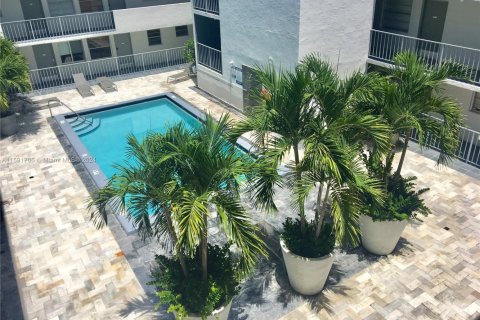 Condo in Miami Beach, Florida, 1 bedroom № 1959759 - photo 2
