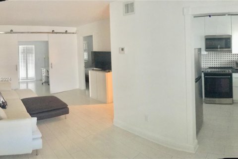 Condo in Miami Beach, Florida, 1 bedroom № 1959759 - photo 17