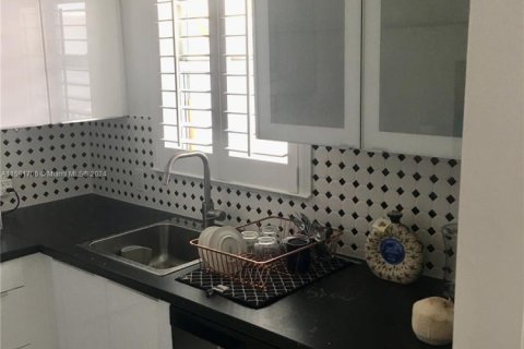 Condo in Miami Beach, Florida, 1 bedroom № 1959759 - photo 6