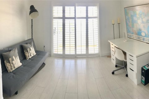 Condo in Miami Beach, Florida, 1 bedroom № 1959759 - photo 14