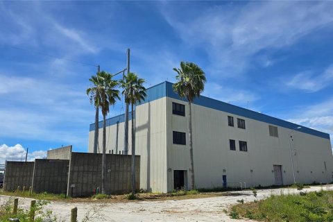 Immobilier commercial à vendre à Auburndale, Floride: 3831.48 m2 № 1888432 - photo 1