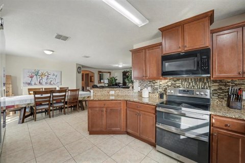 House in Lakeland, Florida 3 bedrooms, 149.48 sq.m. № 2094090 - photo 13