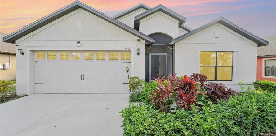 House in Lakeland, Florida 3 bedrooms, 149.48 sq.m. № 2094090