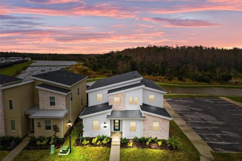 Casa en venta en Kissimmee, Florida, 9 dormitorios, 371.05 m2 № 961103 - foto 1