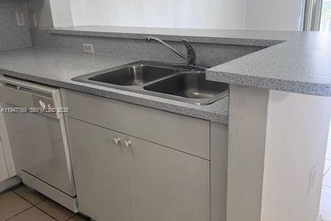 Снять в аренду кондоминиум в Катлер-Бей, Флорида 2 спальни, 75.16м2, № 2003810 - фото 4