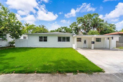 House in North Miami, Florida 4 bedrooms, 151.52 sq.m. № 2275990